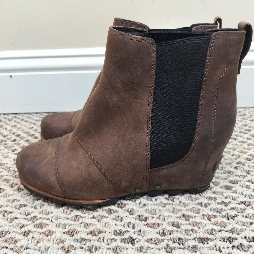 SOREL Joan of Arctic Wedge Chelsea Boots 9 Women's Elk Brown Leather Bootie